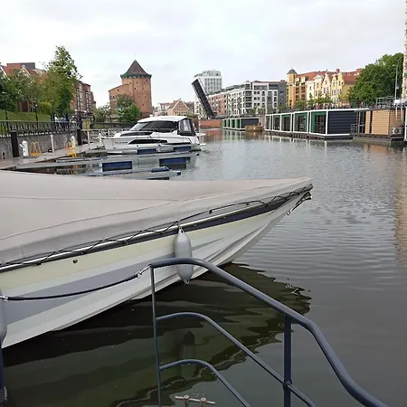 Dom Na Wodzie Houseboat