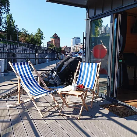 Dom Na Wodzie Houseboat Botel